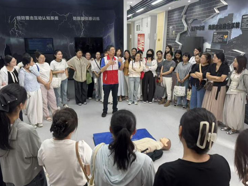 新乡市红十字开展博爱校医室项目红十字初级救护员培训